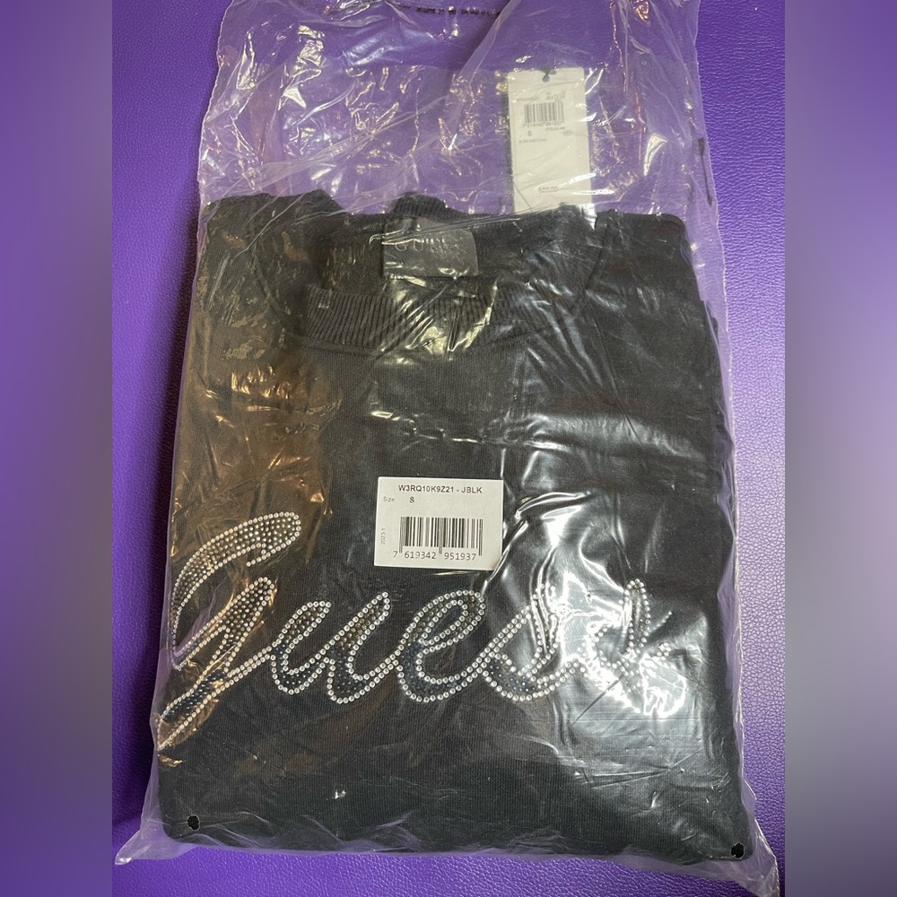 Guess sweatshirt